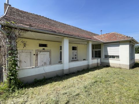 Eladó Ház 2543 Süttő 