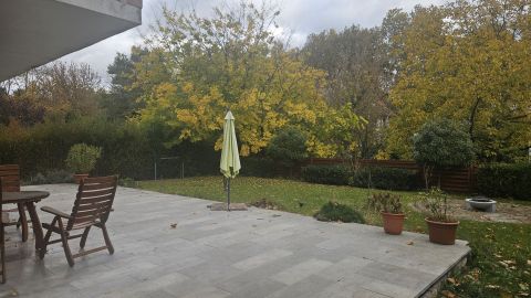 Eladó Lakás 1031 Budapest 3. kerület , Római parton nagy kertkapcsolatos lakás