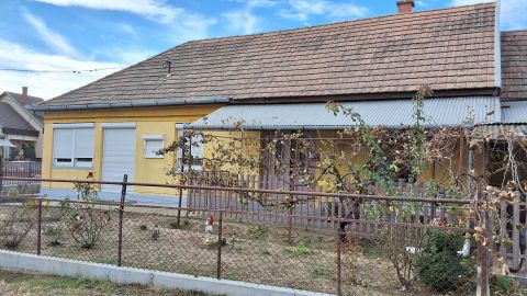 Eladó Ház 2711 Tápiószentmárton 