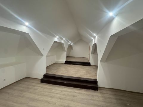 Eladó Lakás 1202 Budapest 20. kerület , Felújított, Kiváló befektetés, Központhoz közel