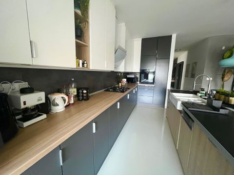 Eladó Ház 8000 Székesfehérvár Harmatosvölgyben, medencés ház