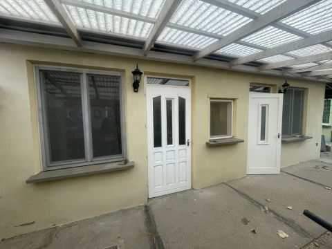 Eladó Ház 6000 Kecskemét , Három az egyben! Kis udvaron külön bejárattal!