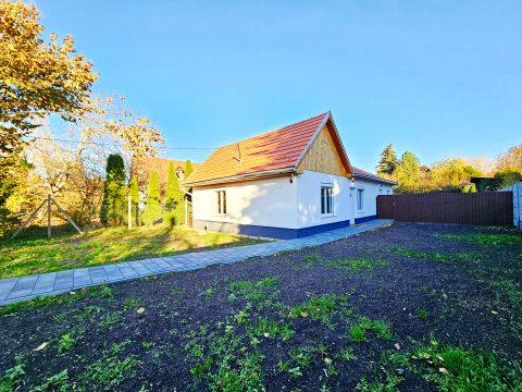 Eladó Ház 2132 Göd , Kétgenerációs családi ház Felsőgöd központi részén