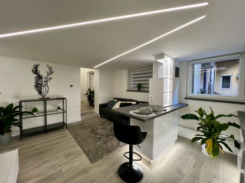 Eladó Lakás 1068 Budapest 6. kerület , Kodály Köröndnél felújított, berendezett lakás