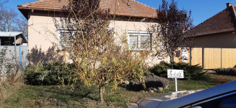 Eladó Ház 6635 Szegvár Eladó Szegváron egy igényes családi ház