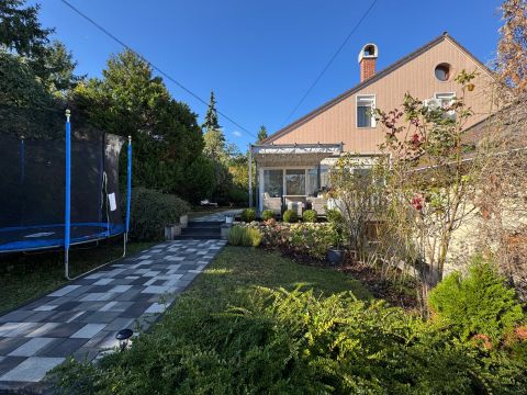 Eladó Ház 1037 Budapest 3. kerület , Panorámás  ikerhazfel a Taborhegyen 