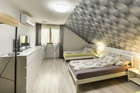 Eladó Ház 6000 Kecskemét Jól működő 7 apartmanos vendégház stabil vendégkörrel eladó