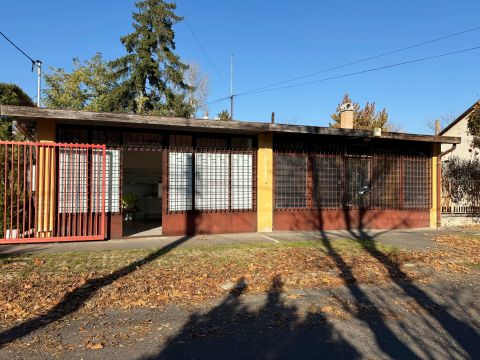 Kiadó Üzlethelyiség 1104 Budapest 10. kerület ÓHEGY, 120m2-es utcai bejáratos üzlet.