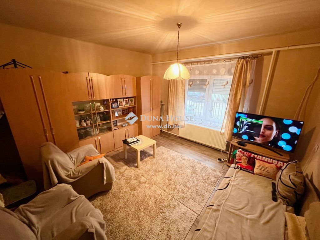 2485 Gárdony , Dinnyés csendes utcájában, parkos környezetben — 1/26