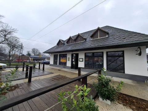 Eladó Üzlethelyiség 2651 Rétság 