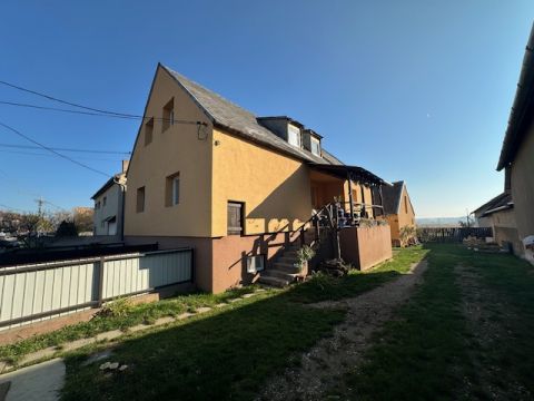 Eladó Ház 8083 Csákvár Csákvár frekventált részén