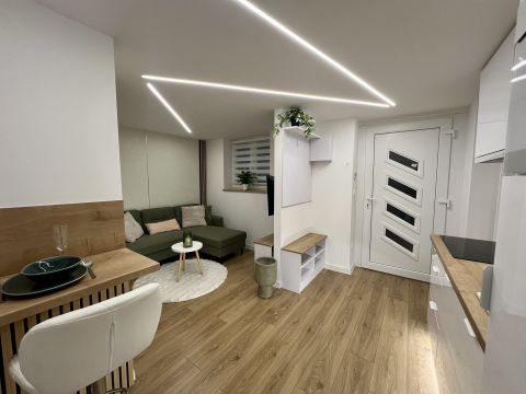 Eladó Lakás 1067 Budapest 6. kerület , Nyugatinál 2 hálószobás felújított garzon