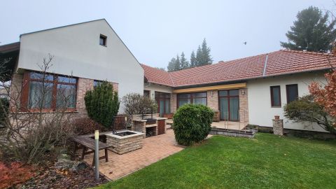 Kiadó Ház 2000 Szentendre , Izbég