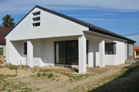 Eladó Ház 9082 Nyúl Cseresznyefa utca közelében