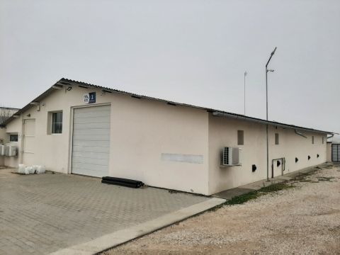 Kiadó Ipari 6000 Kecskemét KIADÓ 125M2 -ES CSARNOK TÖBBFÉLE VÁLLALKOZÁSI CÉLRA