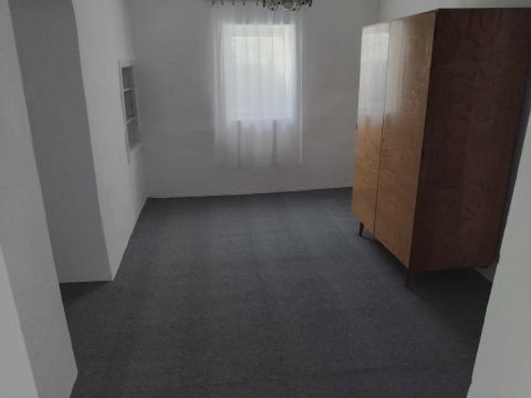 Eladó Ház 6000 Kecskemét , Kecskeméten 2 szobás hangulatos kis otthon