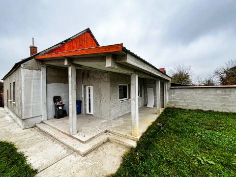 Eladó Ház 9162 Bezi , Kossuth Lajos Iskola közelében