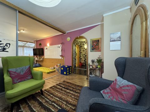 Eladó Lakás 1191 Budapest 19. kerület , Házközponti fűtés,  Egyedleg átalakított, 74 nm-es, 3 szobás