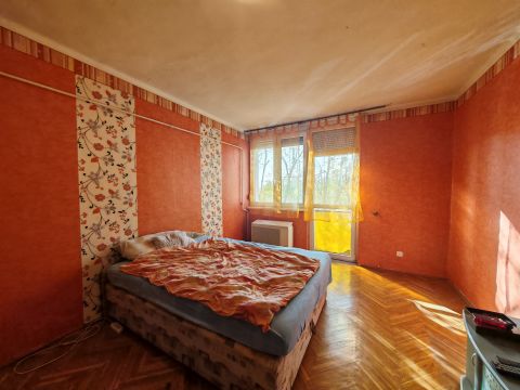 Eladó Lakás 5000 Szolnok 