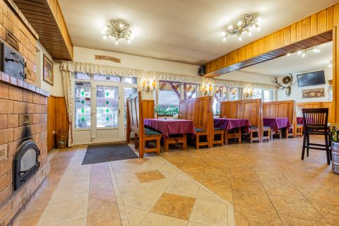 Eladó Vendéglátás 2098 Pilisszentkereszt , Pilisszentkereszt központjában, Dobogókői úton