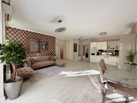 Eladó Lakás 9012 Győr Eladó egy kertkapcsolatos lakás Győr-Ménfőcsanakon. 