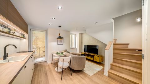 Eladó Lakás 1065 Budapest 6. kerület BAZILIKÁTÓL 1 sarokra - belső erkélyes, PRÉMIUM stúdió