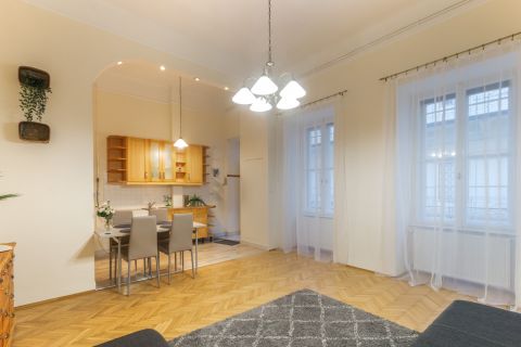 Eladó Lakás 1075 Budapest 7. kerület , Zsinagógához közel jó elosztású lakás szép állapotban!