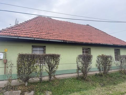 Eladó Ház 2700 Cegléd 