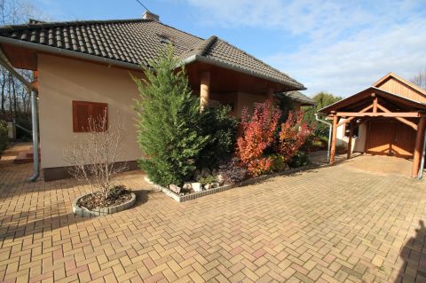 Eladó Ház 6000 Kecskemét , VARÁZSLATOS nappali+3 szobás,korszerű ház!