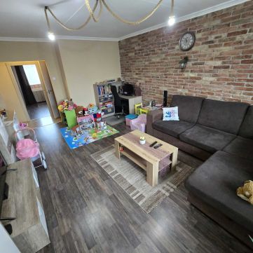 Eladó Lakás 6000 Kecskemét NAPPALI +2 SZOBÁS FELÚJÍTOTT ERKÉLYES LAKÁS