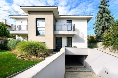 Kiadó Ház 2040 Budaörs 