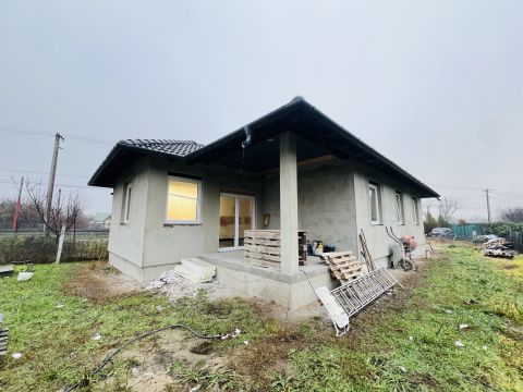 Eladó Ház 2315 Szigethalom , Szigethalmon a hév közelében eladó önálló családi ház