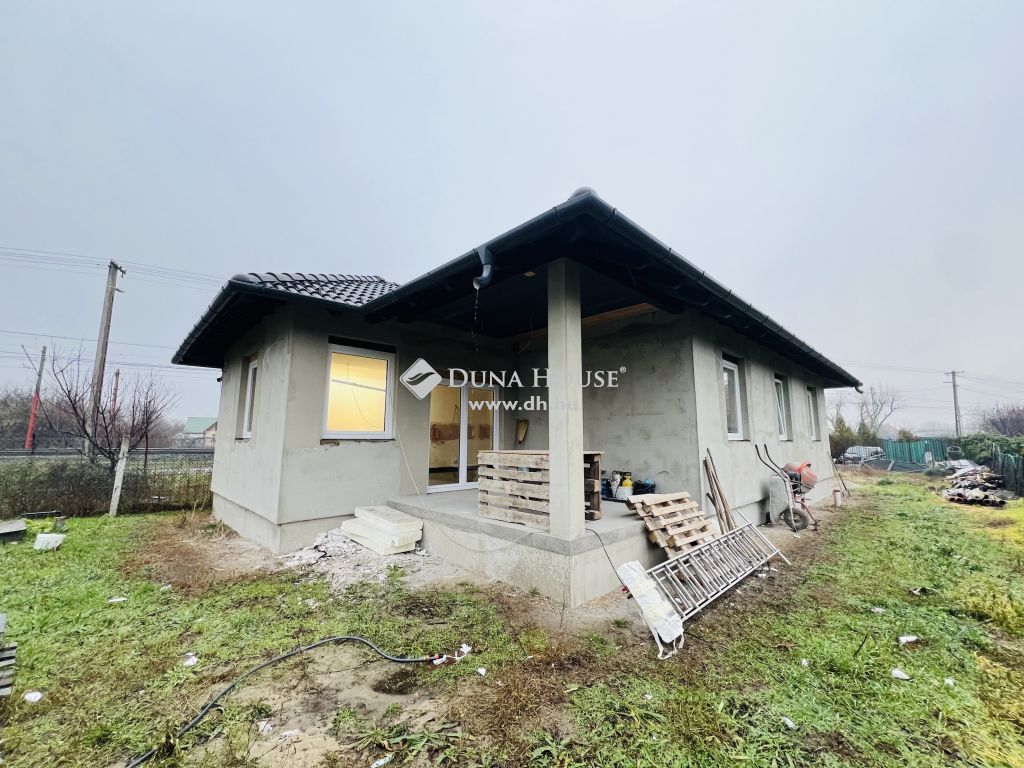 2315 Szigethalom , Szigethalmon a hév közelében eladó önálló családi ház — 1/18