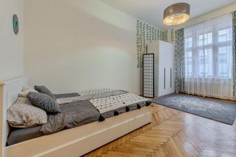 Eladó Lakás 1055 Budapest 5. kerület , Azonnal költözhető, polgári garzon lakás a Jászai Mari téren