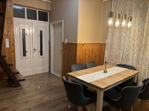 Eladó Ház 4172 Biharnagybajom Biharnagybajomban kétszintes, bútorozott családi ház eladó