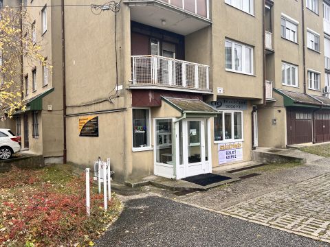 Eladó Üzlethelyiség 8220 Balatonalmádi 