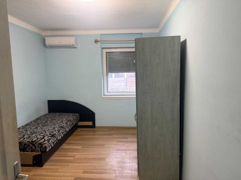 Eladó Ház 7258 Baté Baté középontjában eladó családi ház 