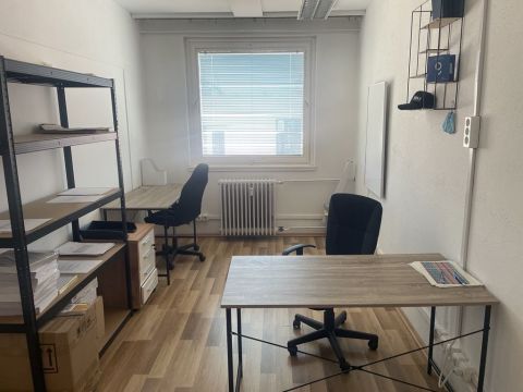 Kiadó Iroda 6721 Szeged Belvárodi iroda