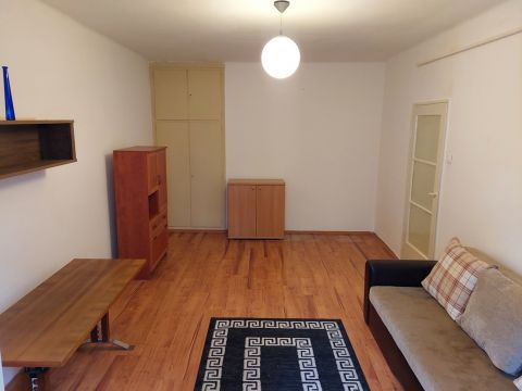 Eladó Lakás 7400 Kaposvár *** Honvéd utca, 1,5 szobás, gázfűtéses, tégla lakás 