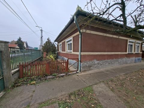 Eladó Ház 2241 Sülysáp KÖZPONTI HELYEN