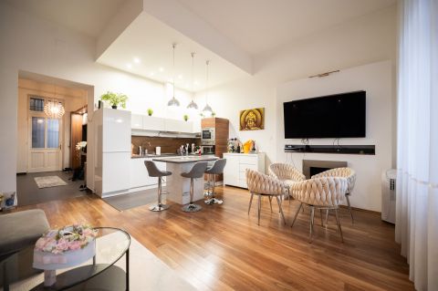 Eladó Lakás 1066 Budapest 6. kerület 