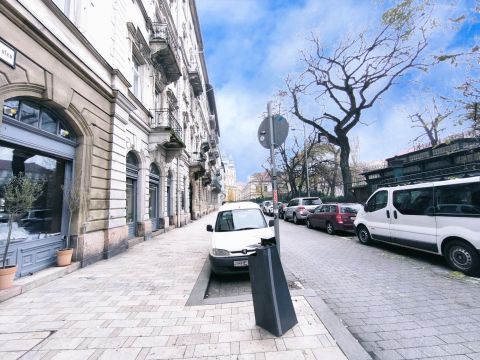 Eladó Lakás 1053 Budapest 5. kerület 