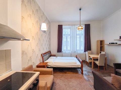 Eladó Lakás 1075 Budapest 7. kerület Gozsdu udvarban 2 különnyíló szobás, 2. emeleti 