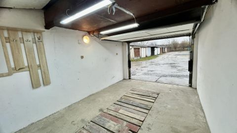 Eladó Parkoló 9700 Szombathely , Újvilág utcában