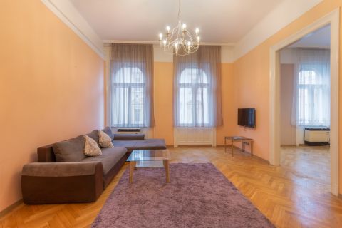 Eladó Lakás 1078 Budapest 7. kerület , Péterfy Sándor utcánál szép házban,hangulatos, jó állapotú!