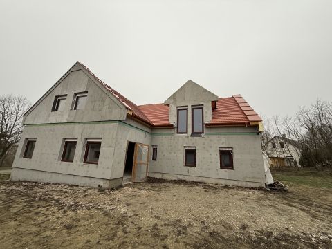 Eladó Ház 8089 Vértesacsa , Fő utca 