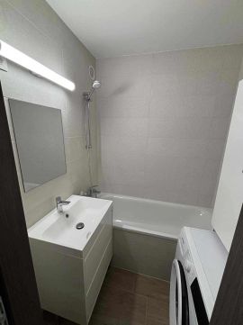 Kiadó Lakás 6000 Kecskemét , 2 szobás, gépesített lakás