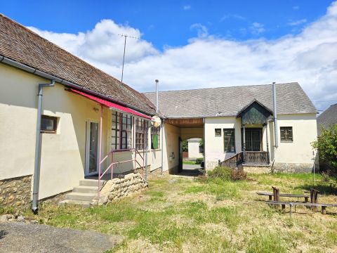 Eladó Ház 7664 Berkesd Falu központjában 175 nm-es 2lakrészes ház,melléképületekkel