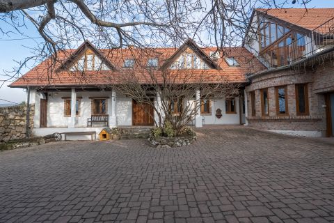 Eladó Ház 2089 Telki 