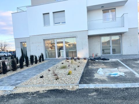 Kiadó Üzlethelyiség 9700 Szombathely 